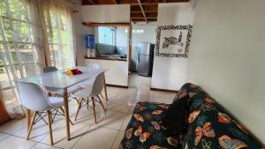 a kitchen and dining room with a table and chairs at Cabañas Manuto in Hanga Roa