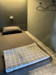 Ένα ή περισσότερα κρεβάτια σε δωμάτιο στο Sleep&Go小琉球背包房