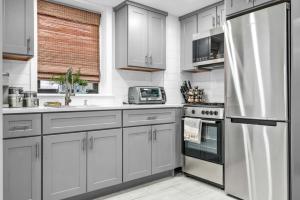 Kuchyň nebo kuchyňský kout v ubytování Stays By Morlisa + 9 fotografií