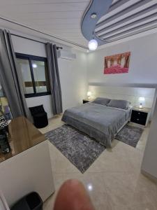 Katil atau katil-katil dalam bilik di Fabuleux Appart a Larache avec confort exceptionnel et propreté souhaitée +13 gambar