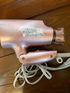 een föhn met een föhnsnoer bij 別府温泉 小倉の湯 in Beppu