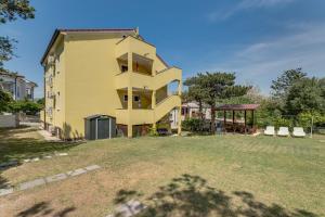 Zahrada ubytování Apartments with parking spaces Baska, Krk - 13907