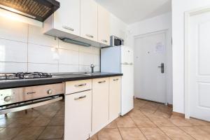 Kuchyň nebo kuchyňský kout v ubytování Apartments with parking spaces Baska, Krk - 13907
