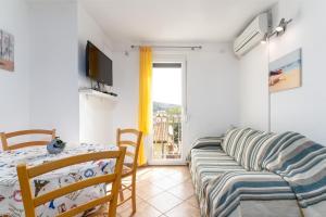 TV a/nebo společenská místnost v ubytování Apartments with parking spaces Baska, Krk - 13907