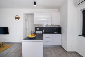 Kuchyň nebo kuchyňský kout v ubytování Apartments Slavica