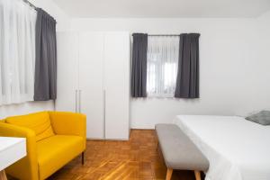 Postel nebo postele na pokoji v ubytování Apartments Slavica