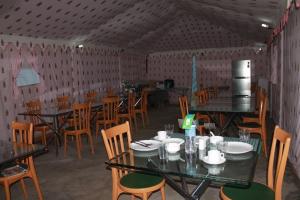 A restaurant or other place to eat at Gulmarg Meadows
