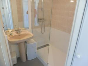 Kúpeľňa v ubytovaní Notre-Dame-de-Monts - Appartement 28m² avec balcon - 2 pers, parking privé - FR-1-540-211