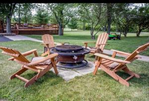 Gallery image of Secluded Farmhouse W/5BD & Pool in Monee