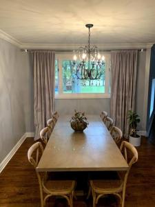 Gallery image of Secluded Farmhouse W/5BD & Pool in Monee