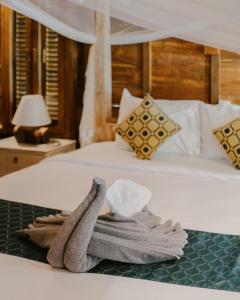 a hotel room with a bed with towels on it at Song Broek Bali in Payangan