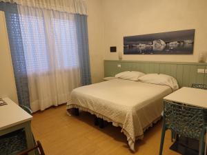 Un pat sau paturi într-o cameră la Euro Hotel