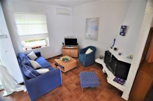 Televízia a/alebo spoločenská miestnosť v ubytovaní Zennova #16 Naftilos Family Summer House