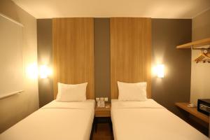 Postel nebo postele na pokoji v ubytování Hotel Citradream Bandung