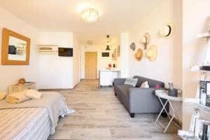 a living room with a couch and a table at Cozy Flat Manuela Costa del Sol in Benalmádena
