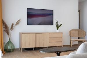 TV a/nebo společenská místnost v ubytování Villa Les Lentisques