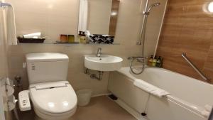 Odysis Suites Osaka Airport Hotel的一间浴室