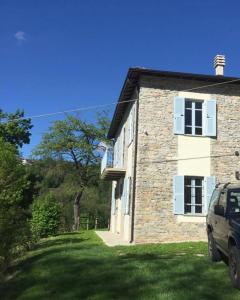 a brick house with a car parked in front of it at Rosa'villa 9 in Murazzano