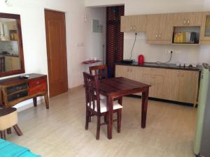 Η κουζίνα ή μικρή κουζίνα στο Studio and One bedroom Apartment in Riviera Sapphire, Siolim