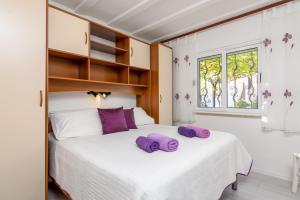 Postel nebo postele na pokoji v ubytování Apartments with a parking space Rovinj - 2288