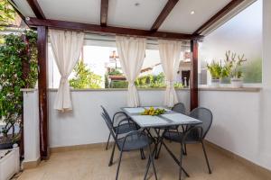 Balkón nebo terasa v ubytování Apartments with a parking space Rovinj - 2288