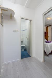 Postel nebo postele na pokoji v ubytování Apartments with a parking space Rovinj - 2288
