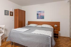 Postel nebo postele na pokoji v ubytování Apartments with a parking space Rovinj - 2288