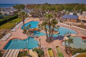 Piscina a Mobil home vue mer camping Tohapi o a prop