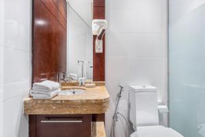 Et badeværelse på Icon Casa Living - Downtown Burj Views Towers