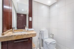 Um banheiro em Icon Casa Living - Downtown Burj Views Towers