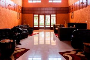 Posezení v ubytování Kalya Courts Hotel Fort Portal