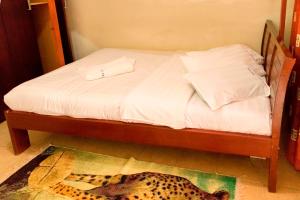 Postel nebo postele na pokoji v ubytování Kalya Courts Hotel Fort Portal