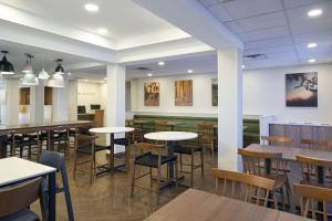 a dining room with tables and chairs in a restaurant at Fairfield Inn and Suites by Marriott Winchester in Winchester