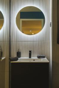 a bathroom with a sink and a mirror at Chez Antho T4 - appart T4 moderne en plein cœur du Panier in Marseille