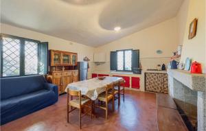 cocina con mesa y sofá azul en Stunning Home In Orgosolo With Wifi, en Orgosolo