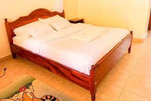 Postel nebo postele na pokoji v ubytování Kalya Courts Hotel Fort Portal