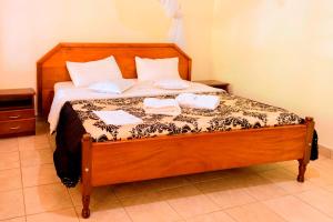 Postel nebo postele na pokoji v ubytování Kalya Courts Hotel Fort Portal