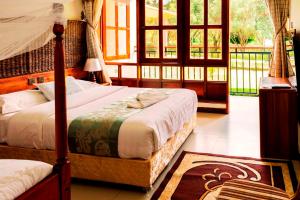 Postel nebo postele na pokoji v ubytování Kalya Courts Hotel Fort Portal + 37 fotografií