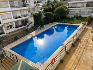 Bazén v ubytovaní La Cala de Mijas - Playa y parque a unos pasos alebo v jeho blízkosti