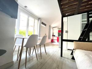 Posedenie v ubytovaní Maisonnette Studio bas Suquet, proche plage et palais