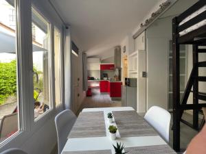 Posedenie v ubytovaní Maisonnette Studio bas Suquet, proche plage et palais