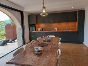 U Castellu, l' hôtel particulier的厨房或小厨房