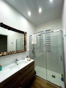 A bathroom at I MORI G&G