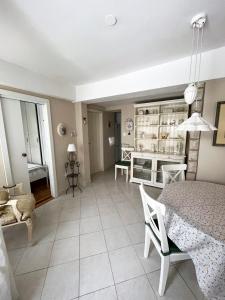 a kitchen and dining room with a table and chairs at Apartment Sulle scale in Piran