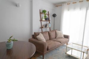 Posedenie v ubytovaní Comfortable and Elegant Seafront Apartment