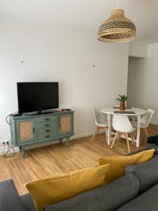 TV a/nebo společenská místnost v ubytování Apartamento da Bandeira