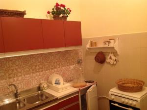 a small kitchen with a sink and a stove at Palazzina Rosa in Lanciano