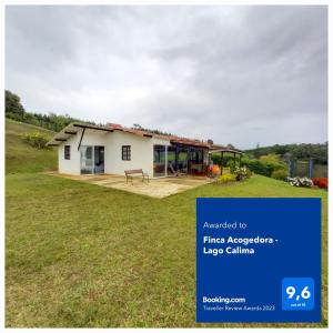 a house in the middle of a field at Finca Acogedora - Lago Calima in Calima