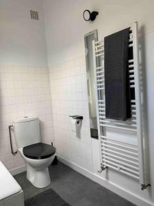 Kúpeľňa v ubytovaní Duplex sur le port du Croisic + 10 fotografií