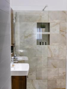 Koupelna v ubytování HARBOUR ROOMS + 66 fotografií